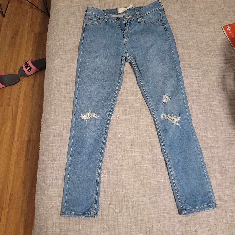 UNIVERSITY CLUB RIPPED SKINNY JEANS
